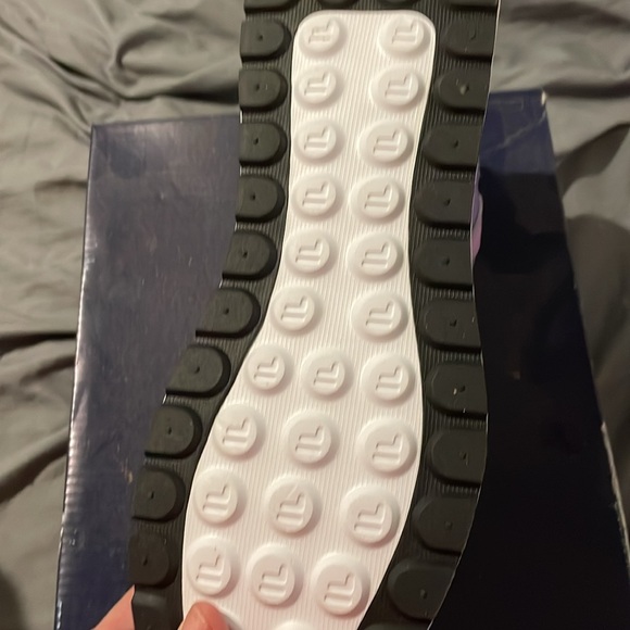 Brand new  9.5 womens - Picture 2 of 5